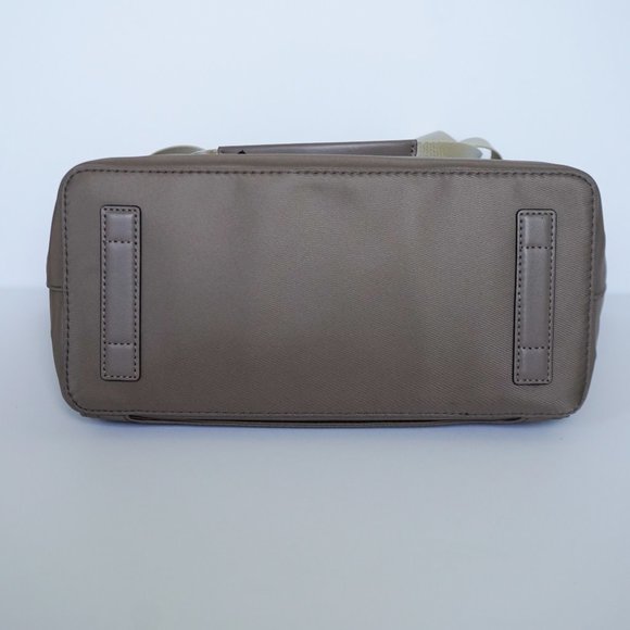 Michael Kors Polly MD Tote Nylon Tote Bag Dune - Picture 5 of 12